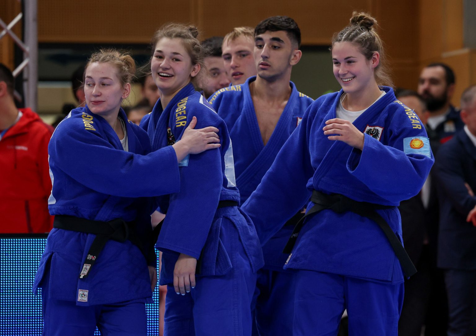 Lisa Tretnjak bei U23-EM mit Team auf Platz 7